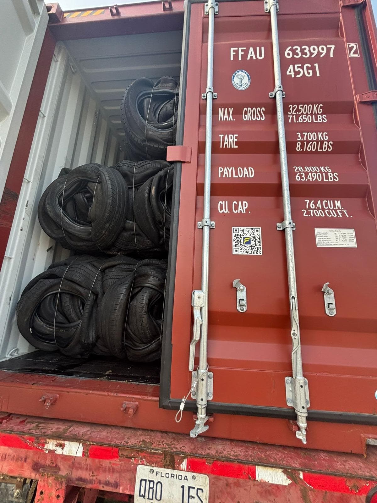 Container loading pattern for baled scrap tires — 24 to 27 MT per container